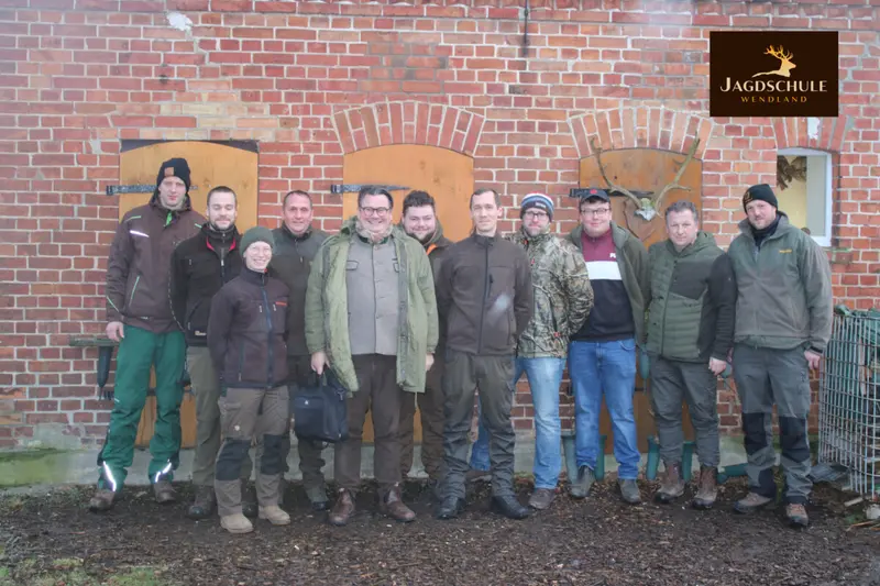 Gruppenfoto der Jagdkursgruppe Januar 2024 – 3-Wochen-Kompaktkurs