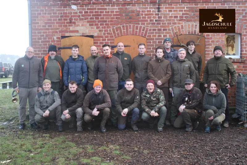 Gruppenfoto der Jagdkursgruppe Januar 2024 – 2-Wochen-Kompaktkurs