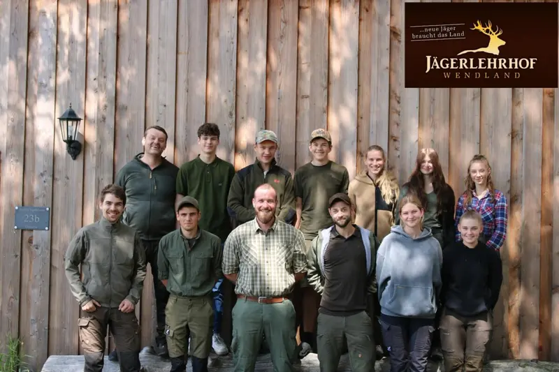 Gruppenfoto der Jagdkursgruppe Juli 2023 – 3-Wochen-Kompaktkurs
