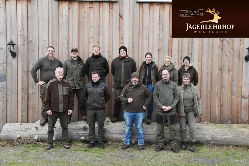 Gruppenfoto der Jagdkursgruppe März 2023 – 3-Wochen-Kompaktkurs