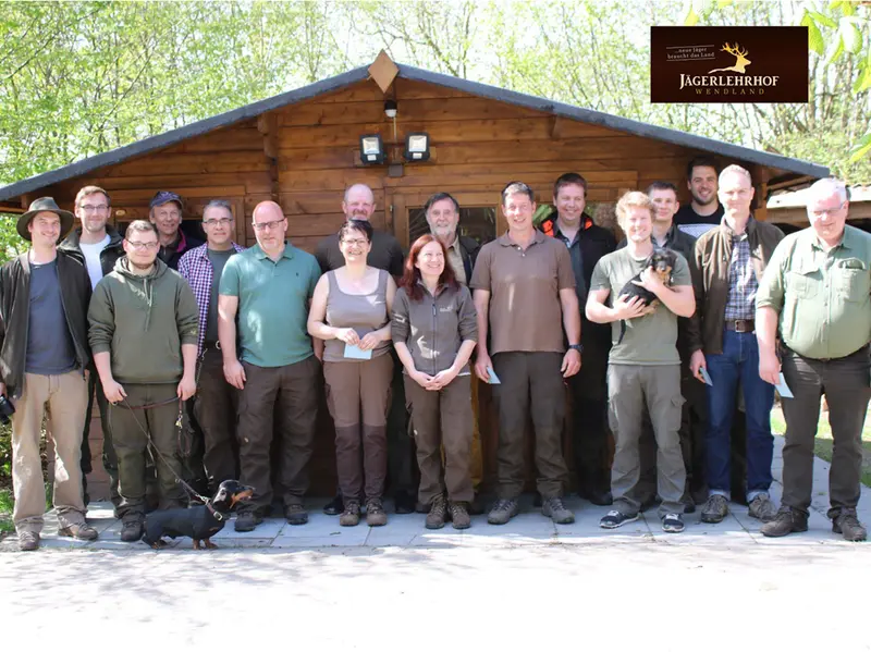 Gruppenfoto der Jagdkursgruppe Fallenlehrgang April 2018
